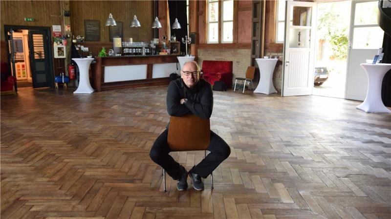 Neue Leitung: Sie lassen Stade in der Seminarturnhalle tanzen Ex-Chef Peter Kühn in der Seminarturnhalle.