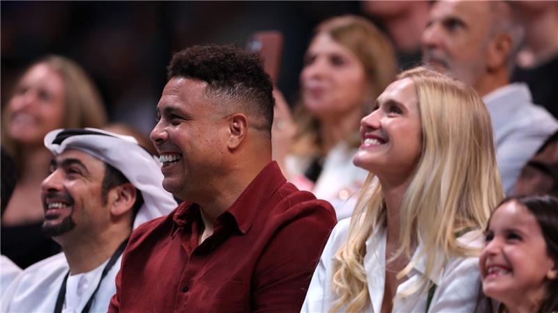 Ex-Fußballstar Ronaldo (Mitte) fühlte sich gut unterhalten