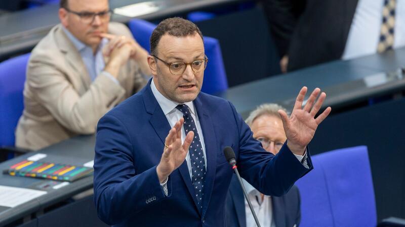 Lauterbach: Corona-Maßnahmen mehr als begründet Ex-Gesundheitsminister Spahn (CDU) ist für die Einsetzung einer Enquetekommission zur Aufarbeitung der Corona-Zeit. (Archivbild)