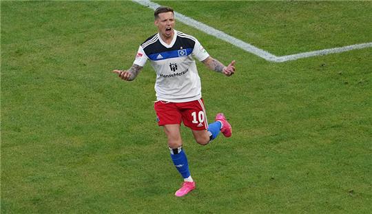 Ex-HSV-Spieler Sonny Kittel hat im ersten Spiel für seinen neuen Verein Rakow Tschenstochau gleich getroffen. Foto: Marcus Brandt/dpa