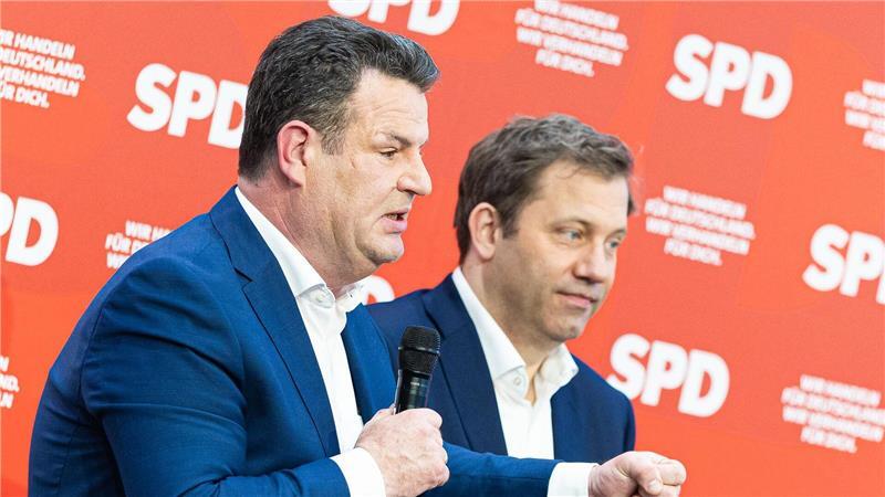 Hubertus Heil: Die SPD braucht mehr Leidenschaft Ex-Minister Heil (l.) tritt Spekulationen entgegen, er komme als Nachfolger von SPD-Chef Lars Klingbeil (r.) in Betracht.
