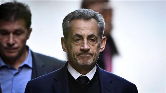 Ex-Präsident Sarkozy hat seine Haft angetreten.