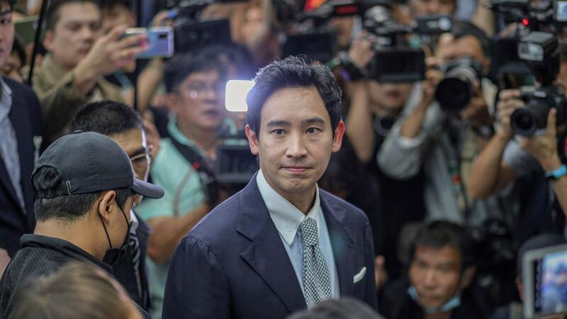 Thailands Justiz verfügt Auflösung größter Oppositionspartei Ex-Spitzenkandidat Pita Limjaroenrat und weitere führende Mitglieder der Partei dürfen in den kommenden zehn Jahren keine politischen Ämter ausüben.