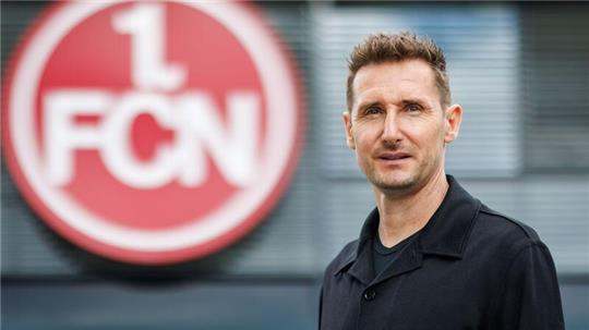 Ex-Torjäger Klose will den Club aus der 2. Liga führen.