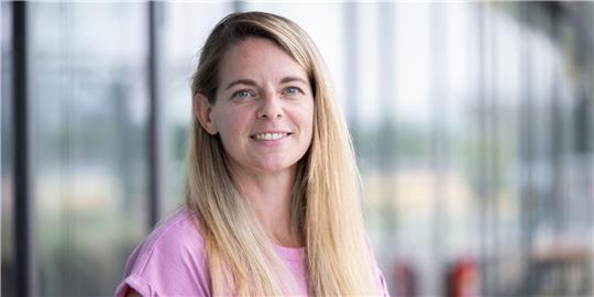 Ex-Weltmeisterin Nia Künzer wünscht sich von DFB-Kapitänin Alexandra Popp Klarheit.