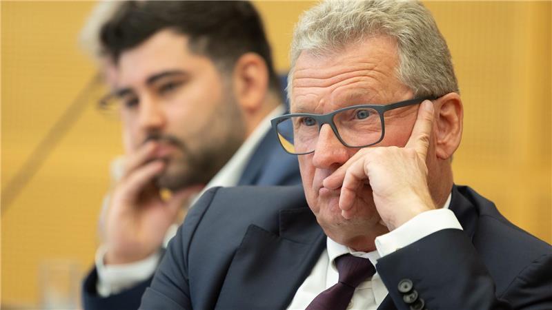 Günther wegen Northvolt im Kreuzverhör Ex-Wirtschaftsminister Bernd Buchholz (FDP, rechts) gibt sich mit den Antworten nicht zufrieden.