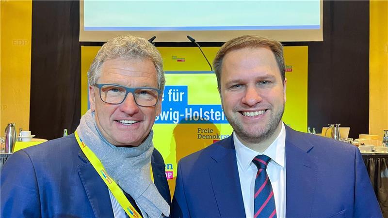 Nord-FDP will wieder in Regierungsverantwortung Ex-Wirtschaftsminister Bernd Buchholz (l) kandidiert 2027 nicht mehr für den Landtag.