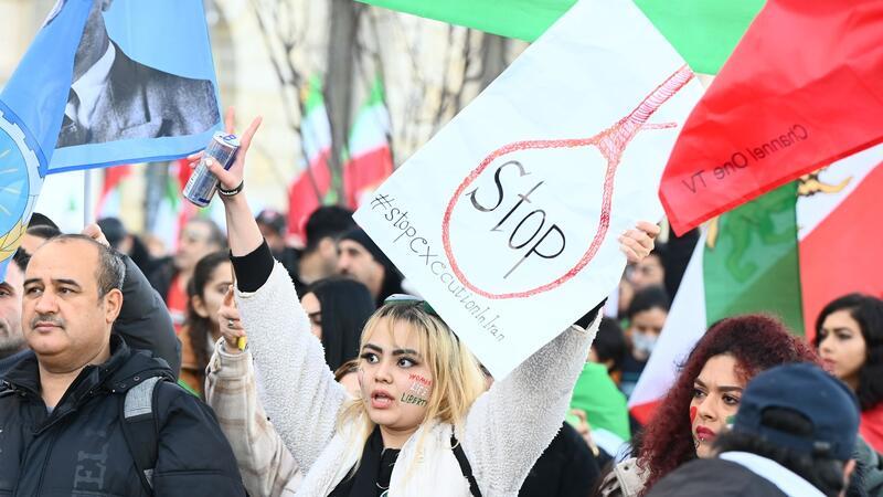 Exil-Iraner während eines Protests in Hamburg (Archivbild).