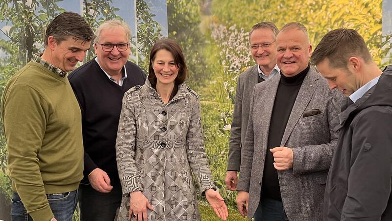 Experten-Runde mit Ministerin (von links): Christian Jackisch, Jens Stechmann, Niedersachsens Landwirtschaftsministerin Miriam Staudte, Dr. Karsten Klopp, Claus Schliecker und Karsten Palm auf dem Esteburg-Stand.