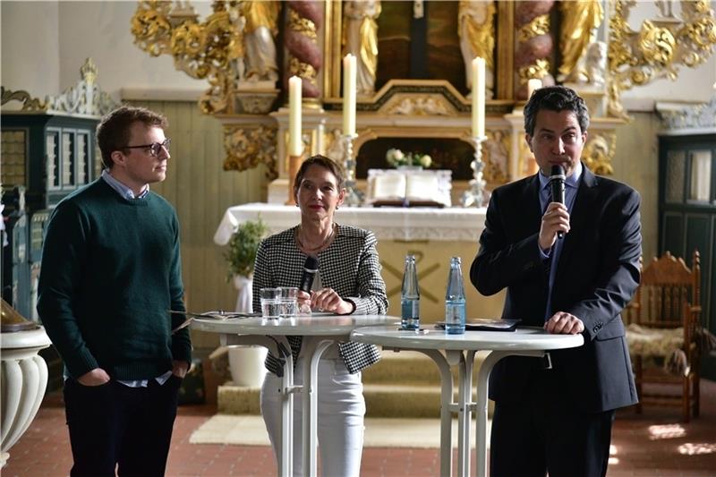 Experten-Talk zur Europawahl in der Jorker Kirche St. Matthias : Felix Schenuit, Gabriele Clemens und Paul Henke (von links). Foto Beneke