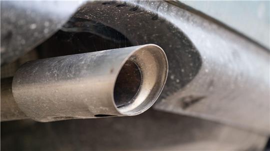 Experten bezweifeln, dass deutsche Hersteller langfristig von einer Rücknahme des Verbrenner-Aus profitieren. (Symbolbild)