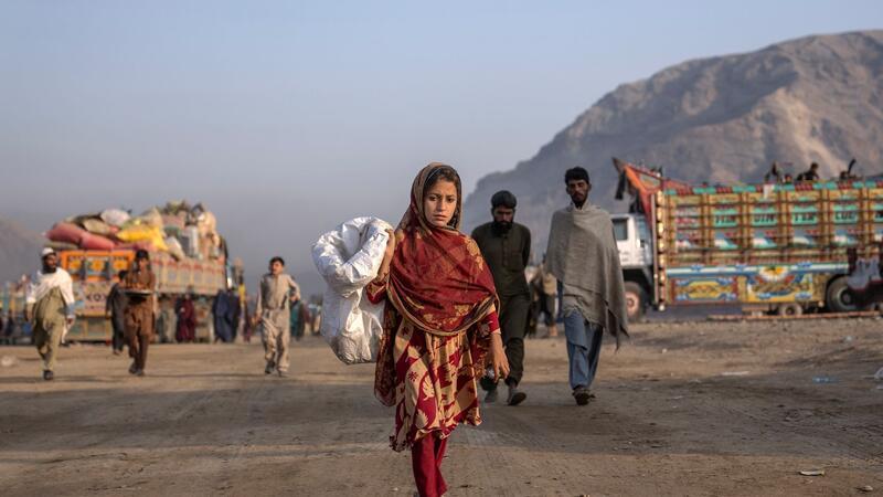 UN: Halbe Million Afghanen haben Pakistan verlassen Experten der Vereinten Nationen haben die pakistanische Regierung zum Schutz afghanischer Flüchtlinge in ihrem Land aufgerufen.