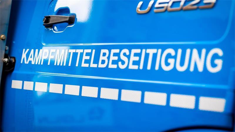 Experten des Kampfmittelbeseitigungsdienstes rückten an, um den Blindgänger unschädlich zu machen. (Symbolbild)