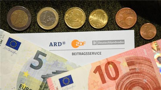 Experten geben ihre Empfehlung für die Rundfunkgebühren für die nächsten Jahre ab.