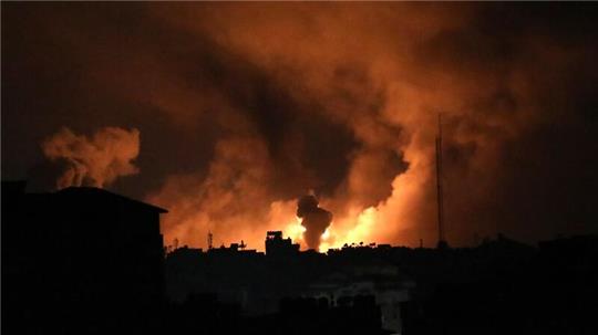 Explosionen im nördlichen Gazastreifen, verursacht durch israelische Luftangriffe.