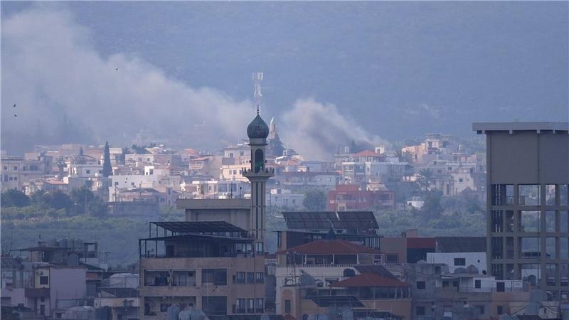 Explosionen in der Ferne: Rauch nach Luftangriff auf Qlaileh steigt nahe Tyrus im Südlibanon auf