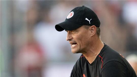 FC St. Paulis Trainer Alexander Blessin steht vor seiner Bundesliga-Premiere