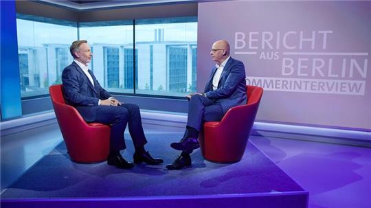 FDP-Chef Christian Lindner wirbt für weitere Verschärfungen beim Bürgergeld.