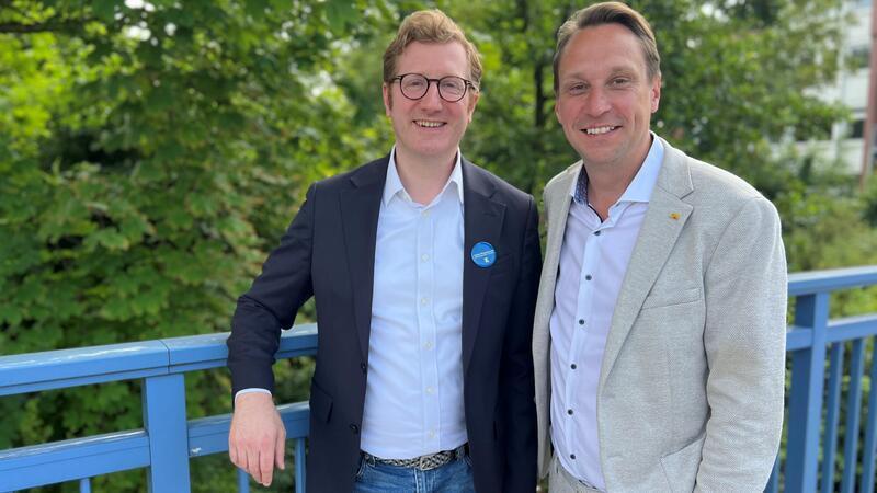 FDP-Duo: Europaabgeordneter Jan-Christoph Oetjen mit dem Stader Bürgermeisterkandidaten Enrico Bergmann (rechts).