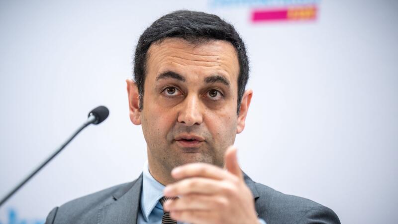Regierung hält an Bürgergeld für Ukraine-Flüchtlinge fest FDP-Generalsekretär Bijan Djir-Sarai fordert: „Neu ankommende Kriegsflüchtlinge aus der Ukraine sollten künftig kein Bürgergeld mehr bekommen.“