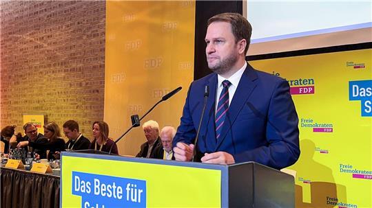 FDP-Landeschef Christopher Vogt kritisiert die Landesregierung scharf.