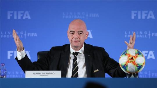 FIFA-Präsident Gianni Infantino ist gegen die Einführung einer Blauen Karte.