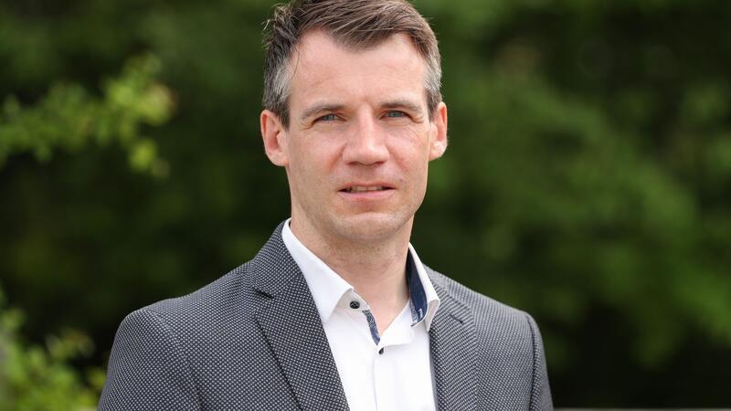 FN-Sportchef Dennis Peiler: Vom Video mit Schlägen auf Pferdebeine überrascht