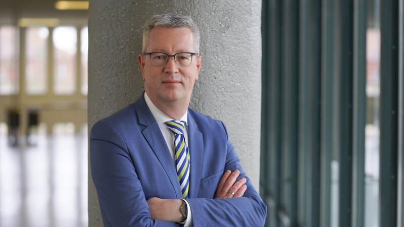Aufgeheizte Stimmung bei Palästina-Demo an der FU FU-Präsident Günter Ziegler zieht für Straftäter in Erwägung, „die Personen am Studieren zu hindern.“