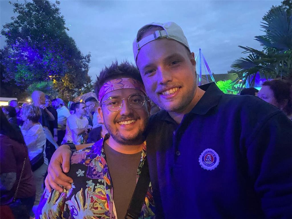 Fabian Bomba und Lasse Hauschild sind immer da zu finden, wo ihr Lieblings-DJ Ph...