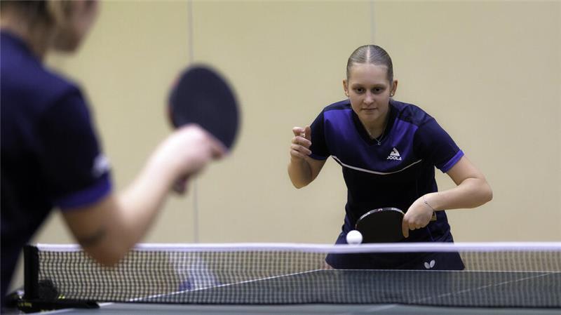 17-jährige Fabienne Nickel fordert auch Tischtennis-Herren heraus Fabienne Nickel trainiert derzeit insbesondere die Vorhand Topspin.