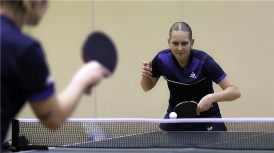 Fabienne Nickel trainiert derzeit insbesondere die Vorhand Topspin.