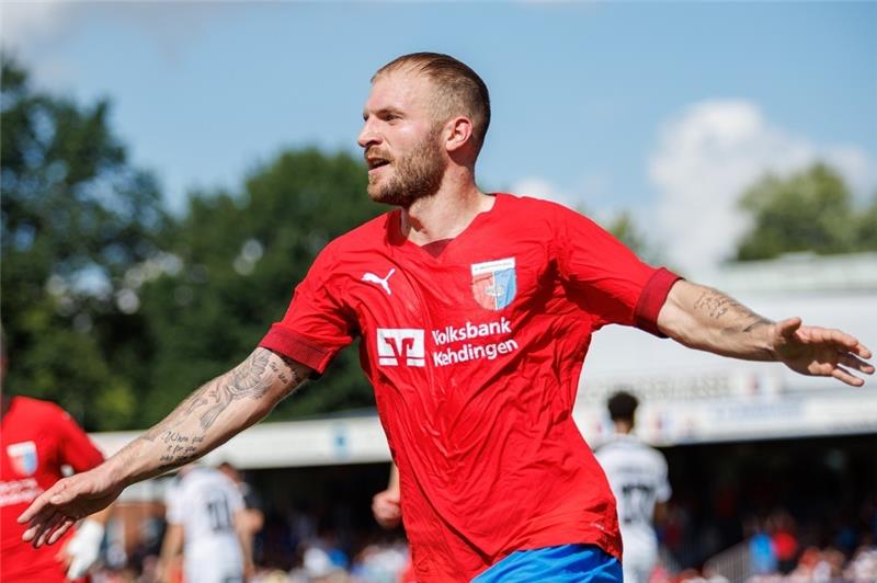 Sieg gegen kleinen HSV - D/A-Spieler überzeugt mit neuer Qualität Fabio Parduhn feiert nach seinem Treffer. Fotos: Jörg Struwe
