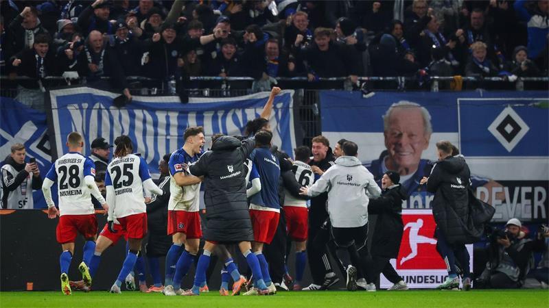 HSV-Star Vieira: Hoffen auf den nächsten magischen Moment Fabio Vieira wird für seinen Last-Minute-Treffer gegen Stuttgart gefeiert.