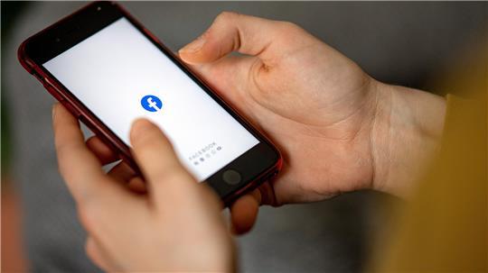 Facebook-Scraping: Betroffene des Datendiebstahls können sich kostenlos einer Sammelklage von Verbraucherschützern anschließen.