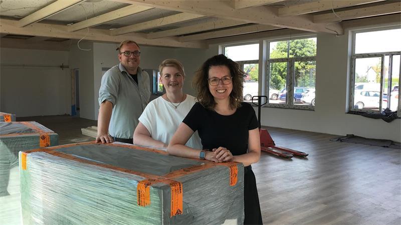 Fachbereichsleiter Frank Griemsmann, Mensa-Betriebsleiterin Anna-Lena Funck und Schulleiterin Verena Marx-Dieckmann.