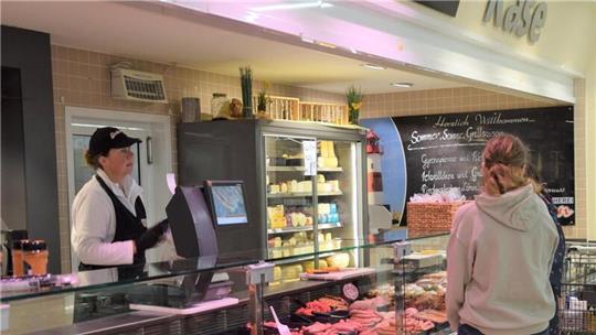 Fachkräfte für Bedientheken, insbesondere Metzger- und Fleischfachverkäufer, sind derzeit in Deutschland schwer zu finden. Im Markant-Markt in Ellwürden sind derzeit aber alle Stellen besetzt.