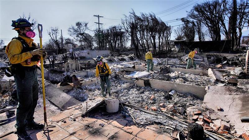 Fachleute nehmen die Schäden nach dem Palisades Fire in Augenschein