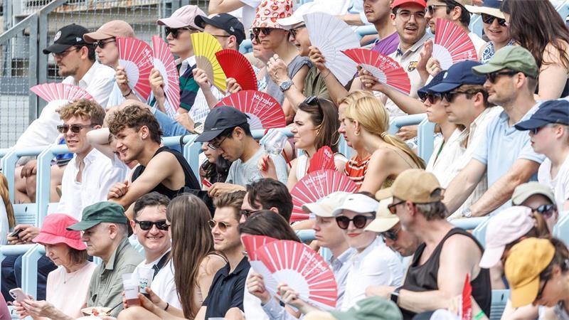 Fächer waren beim Tennis-Turnier im Juni in Berlin auf den Zuschauerrängen gefragt.