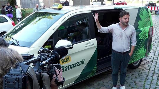 Fährt „frei von Angst und mit großer Freude“: Grünen-Chef Felix Banaszak