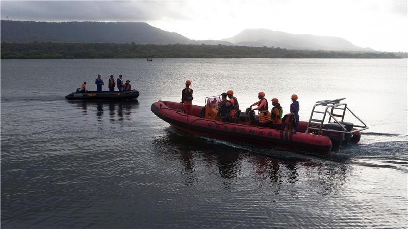 Fährunglück vor Bali: Rettungskräfte suchen nach dem Untergang einer Fähre in den Gewässern vor Jembrana nach Opfern.