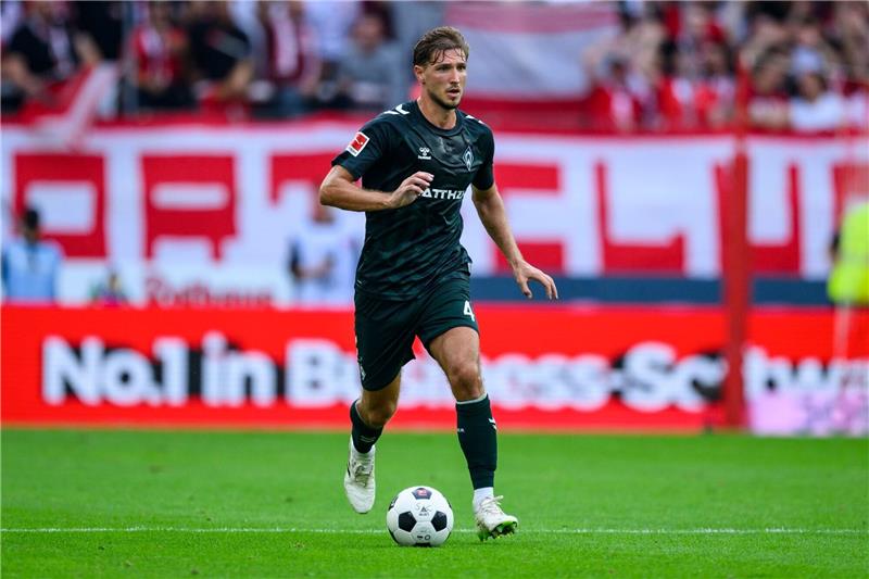 Werder bangt vor Hoffenheim-Spiel um Deman und Stark Fällt beim SV Werder weiter aus: Verteidiger Niklas Stark. Foto: dpa