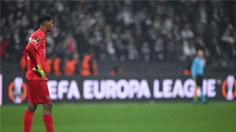 Torwart Santos erleidet Kreuzbandriss - auch Götze fällt aus Fällt länger aus: Eintracht-Torwart Santos.