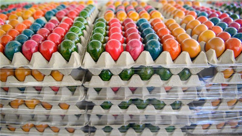 Färbereien kaufen vor Ostern viele Eier. Das verstärkt den Engpass. (Symbolbild)