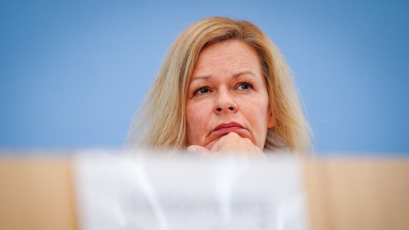 Innenminister beraten über Abschiebungen Faeser will „islamistische Gefährder konsequent ausweisen und abschieben“.