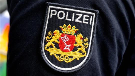 Fahndungserfolg für die Bremer Polizei nach einem Angriff auf einen 100 Jahre alten Mann. (Symbolbild) 