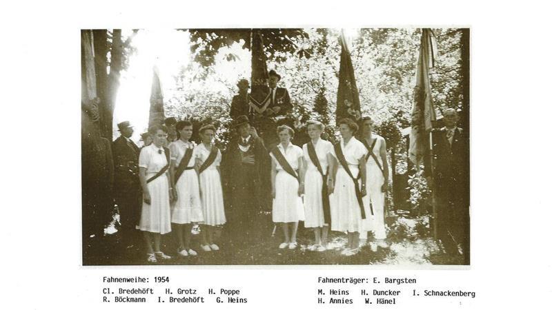 Fahnenweihe in Ahlerstedt 1954.