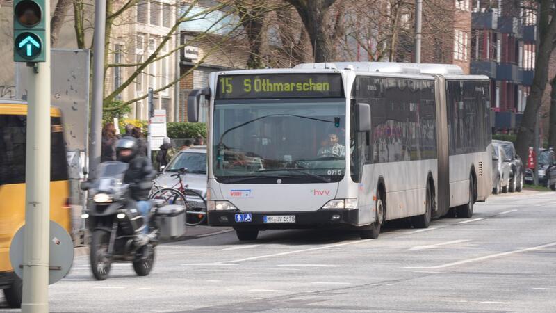 Fahrgäste der Verkehrsbetriebe Hamburg-Holstein (VHH) müssen sich schon wieder auf Einschränkungen einstellen. (Archivbild)