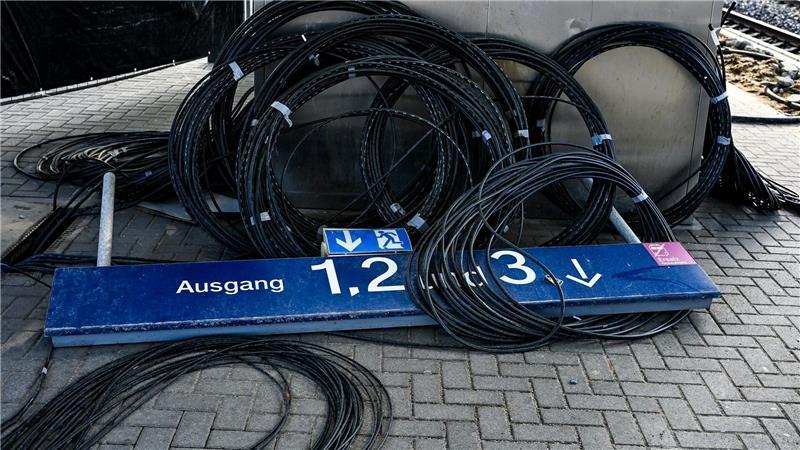 Fahrgäste zwischen Hamburg und Berlin warten auf Klarheit: