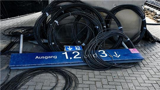 Fahrgäste zwischen Hamburg und Berlin warten auf Klarheit: