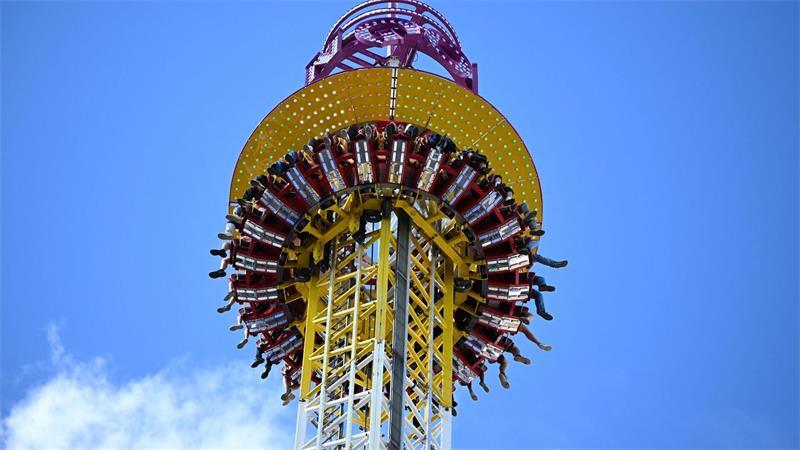 „Bilderbuchstart“ und Söder-Lob: Krause eröffnet Oktoberfest Fahrgeschäfte und weiß-blauer Himmel sorgten für gute Laune auf der Wiesn.